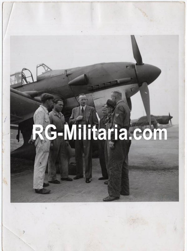 Original WW2 German Press Photo - Luftwaffe Junkers Ju 87 Stuka airplanes with Hermann Pohlmann, Junkerswerken