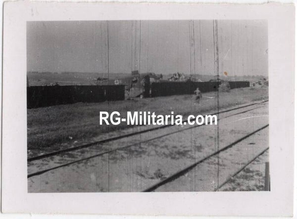 Original WW2 German Photo - German Luftwaffe soldiers at the Rotterdam airfield Waalhaven with destroyed Junkers JU 52 airplanes, Holland (1940)