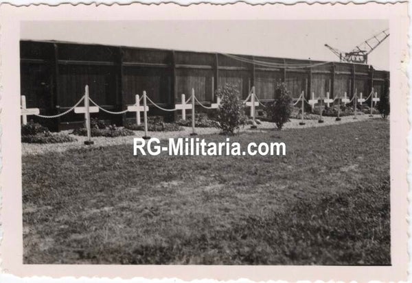 Original WW2 German Photo - German field graves at the Rotterdam airfield Waalhaven, Holland (1940)