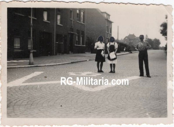 Original WW2 Dutch Photo - Resistance W Wilhelmina street graffiti Tegelen, Holland