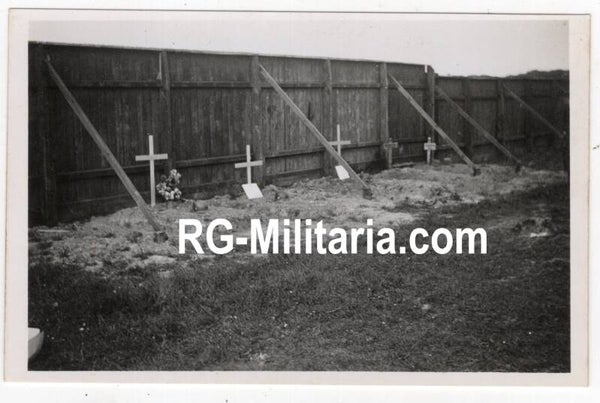 Original WW2 German Photo - German field graves at the Rotterdam airfield Waalhaven, Holland (1940)