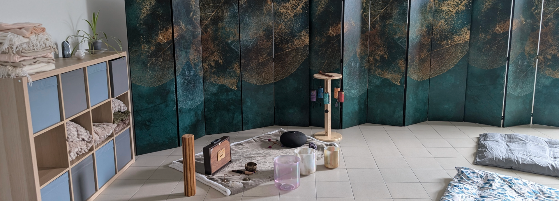 Salle de soin avec instruments