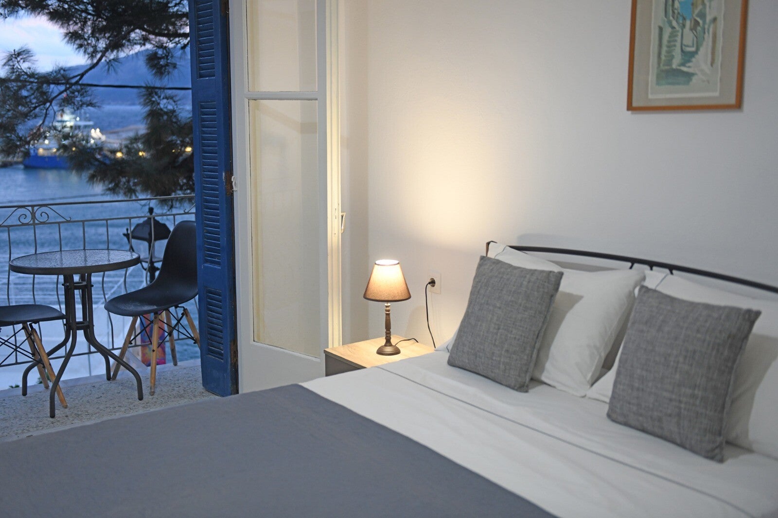 Icarian Breeze one-bedroom retreat with sea and village views in Evdilos