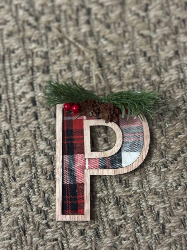 Inicial de madera y tela