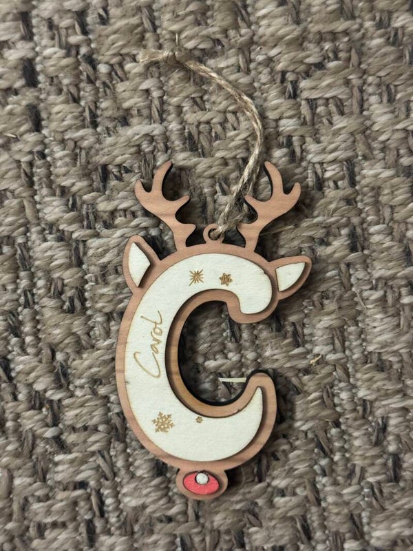 Inicial y nombre de madera