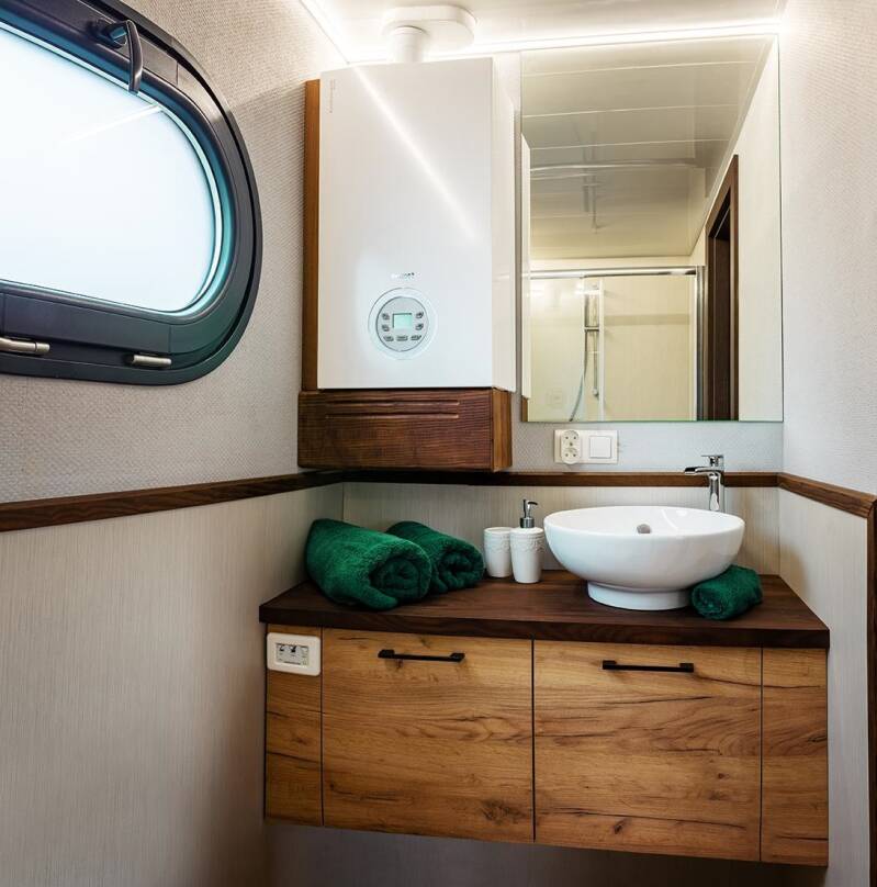 heo-int-bathroom-2-standard.jpg