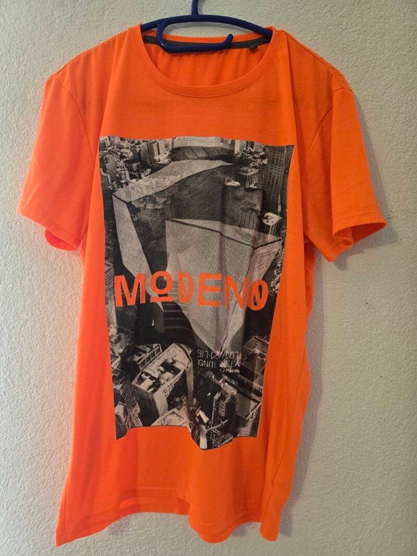 Modernes T-Shirt Gr. M – Orange mit City-Print – Streetwear / Casual