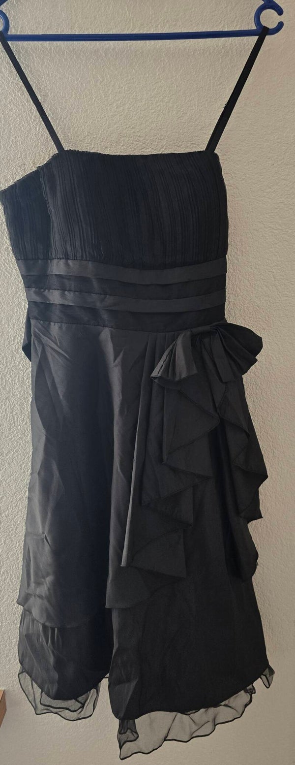 Elegantes Schwarzes Cocktailkleid / Partykleid Gr. XL mit Rüschen und Schleife