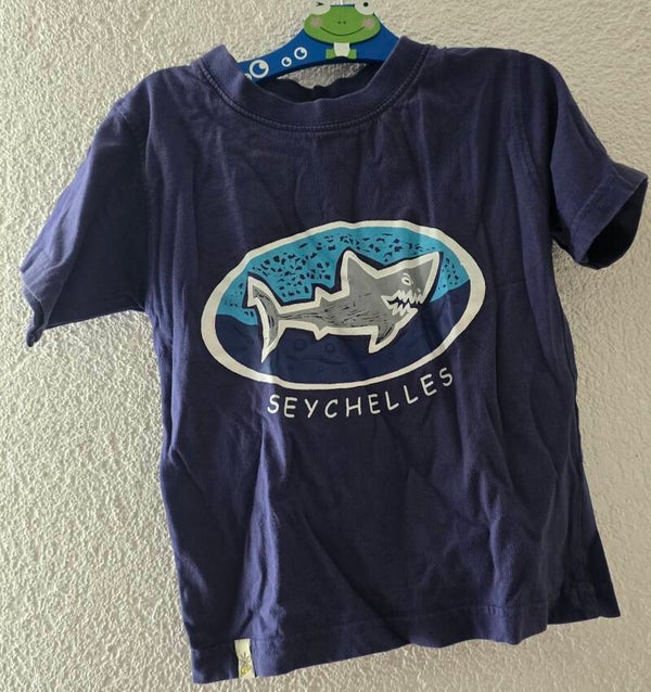 Seychellen Souvenir T-Shirt für Kinder - Marineblau mit Hai Motiv