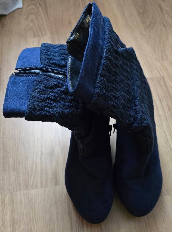 Damen Boots Grösse 39 - Dunkelblau mit Strickdetail - Getragen