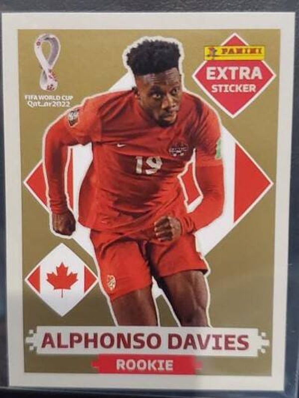 XTRA STICKER /  ROOKIES  ORO  Alphonso Davies (Canada)
