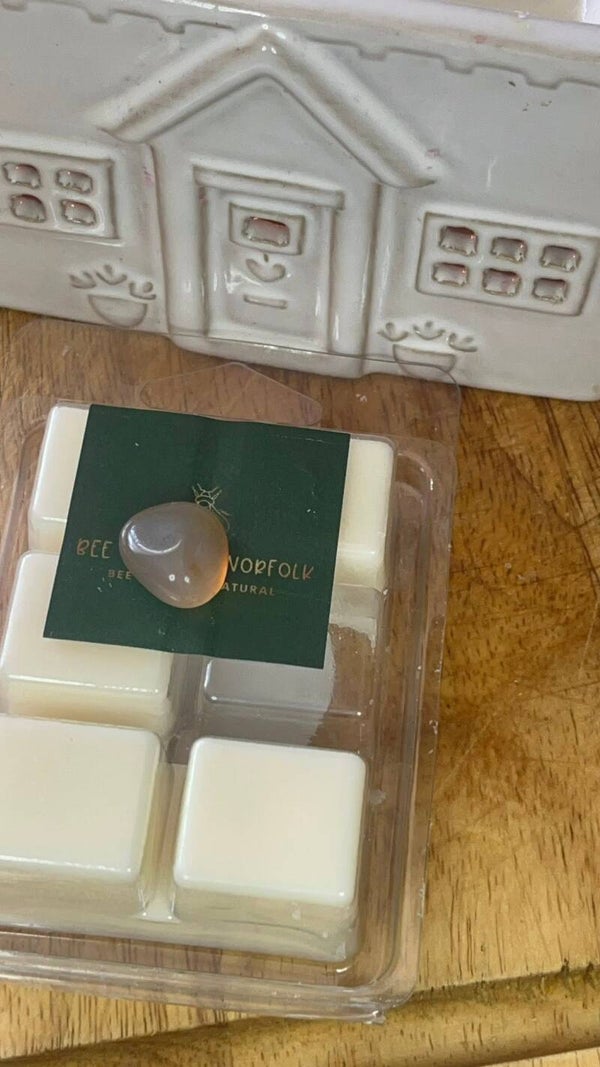 Precious stone Tabako and Vanilla wax melt clam shell