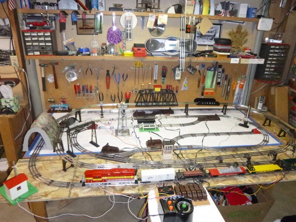 Addams Family 4x8 Lionel train set w/accessories, 6 switches