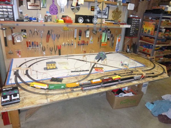 Reconditioned HO scale 4x8 2-train layout Atlas w/extras
