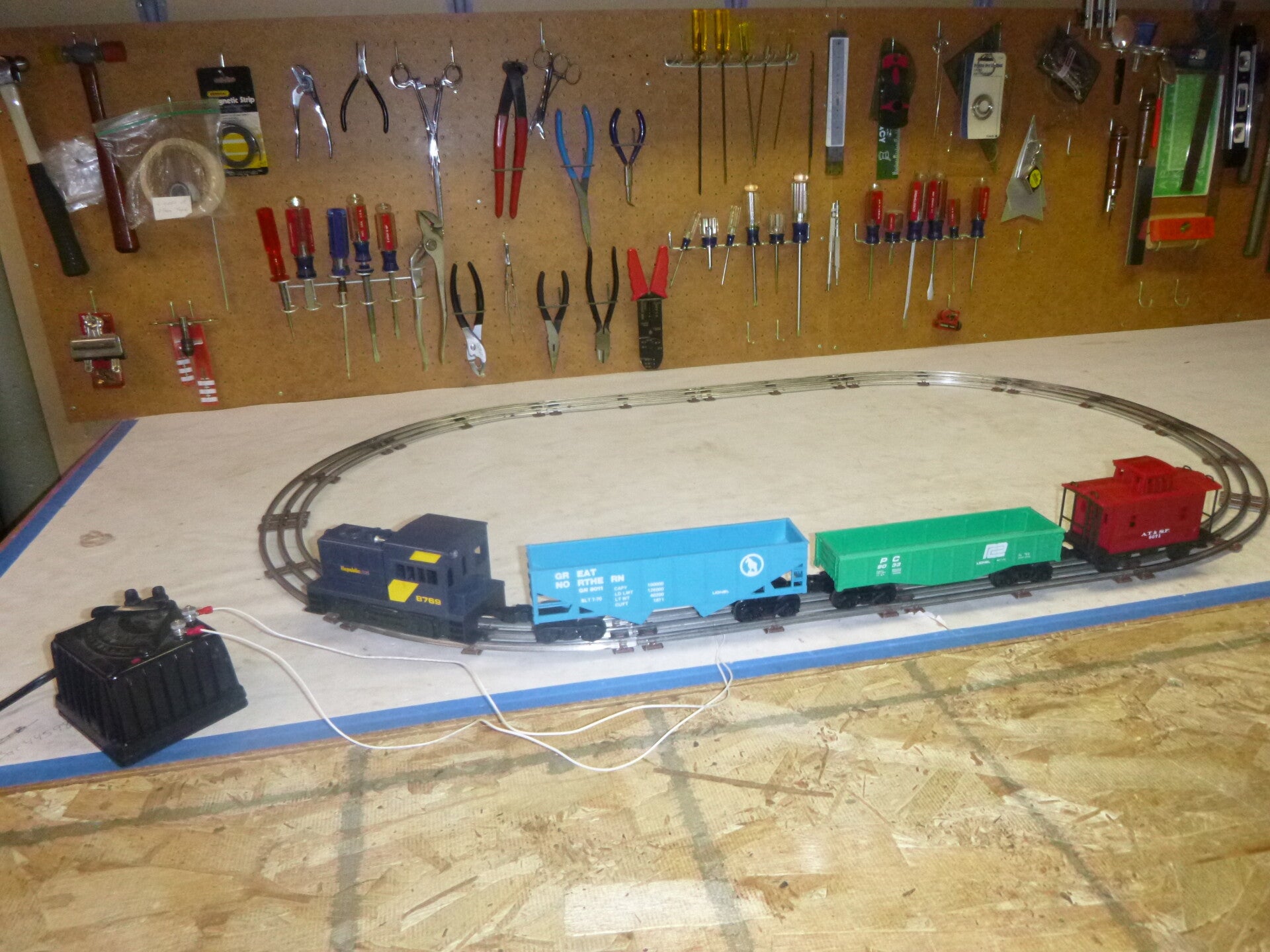 Reconditioned Lionel 027 basic DC starter set oval #77