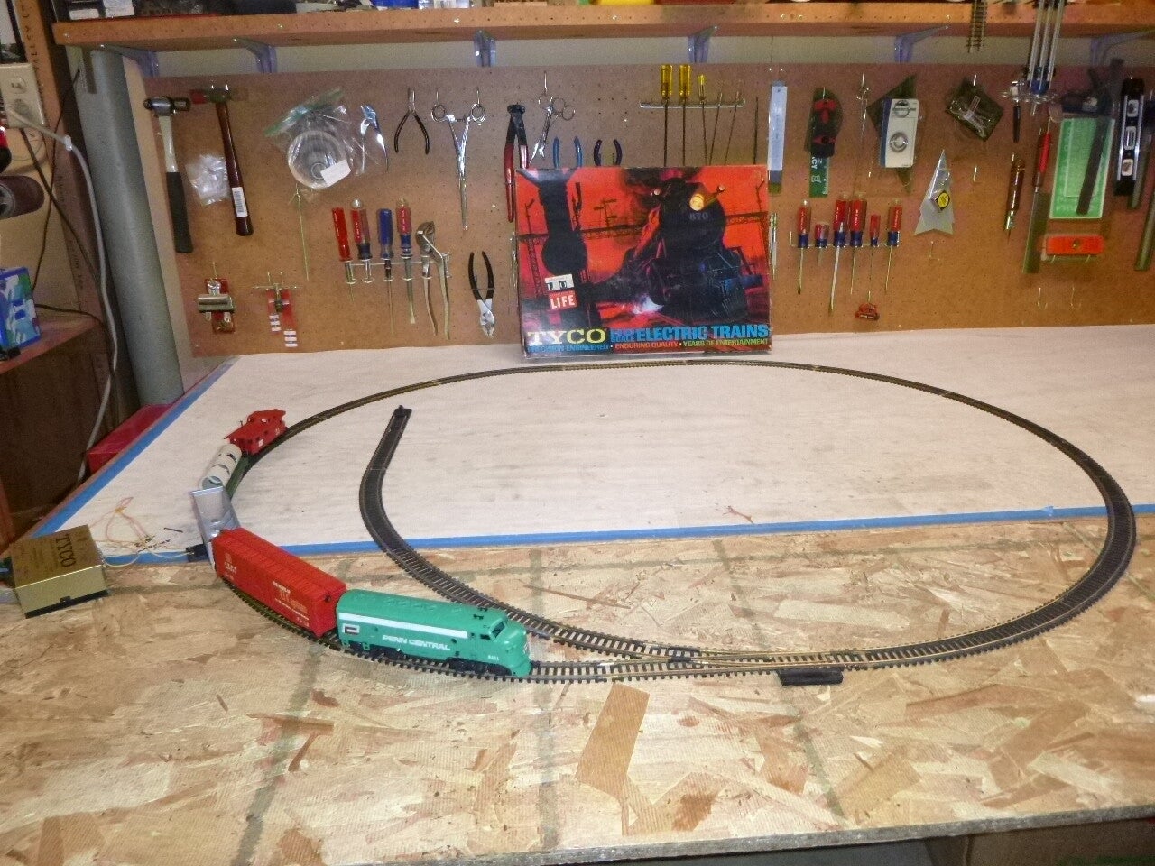 Restored vintage Tyco HO scale diesel train set #7304-A IOB w/added siding #11