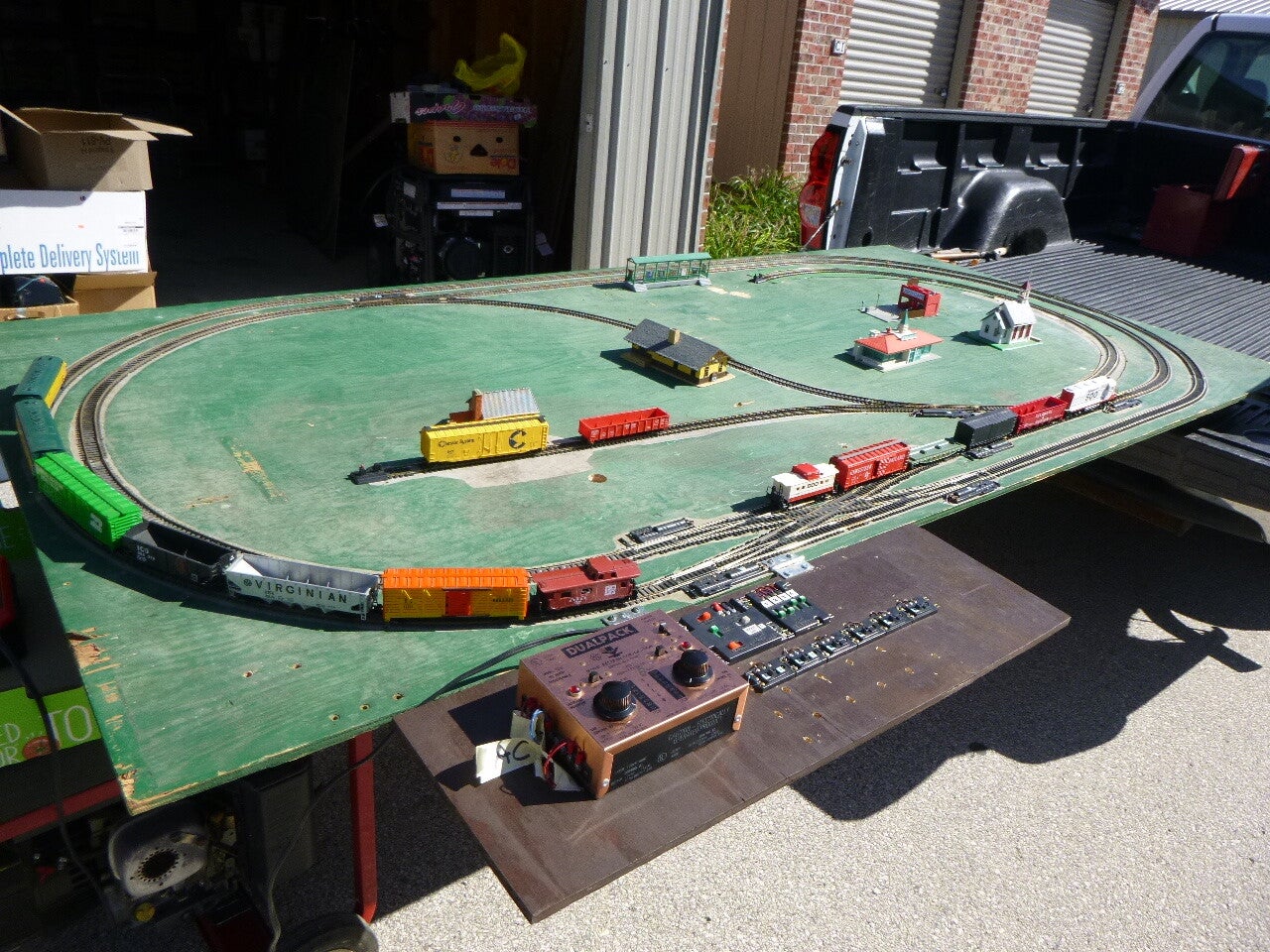 Restored HO scale 4x8 2-train layout w/reverse loop on board, Athearn diesels