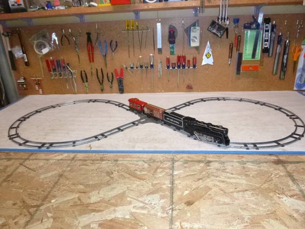 Nicely restored Marx wind up clockwork figure 8 train set w/key #45