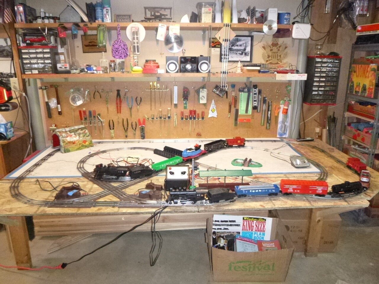 Restored Lionel 2-train relay activated 5x8 set layout w/accessories VGC #58