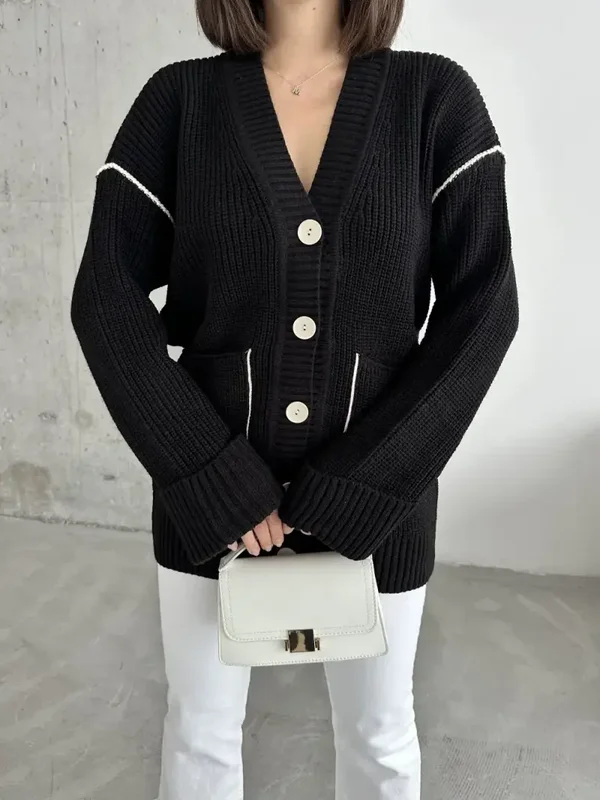 Noir Trui met witte knopen