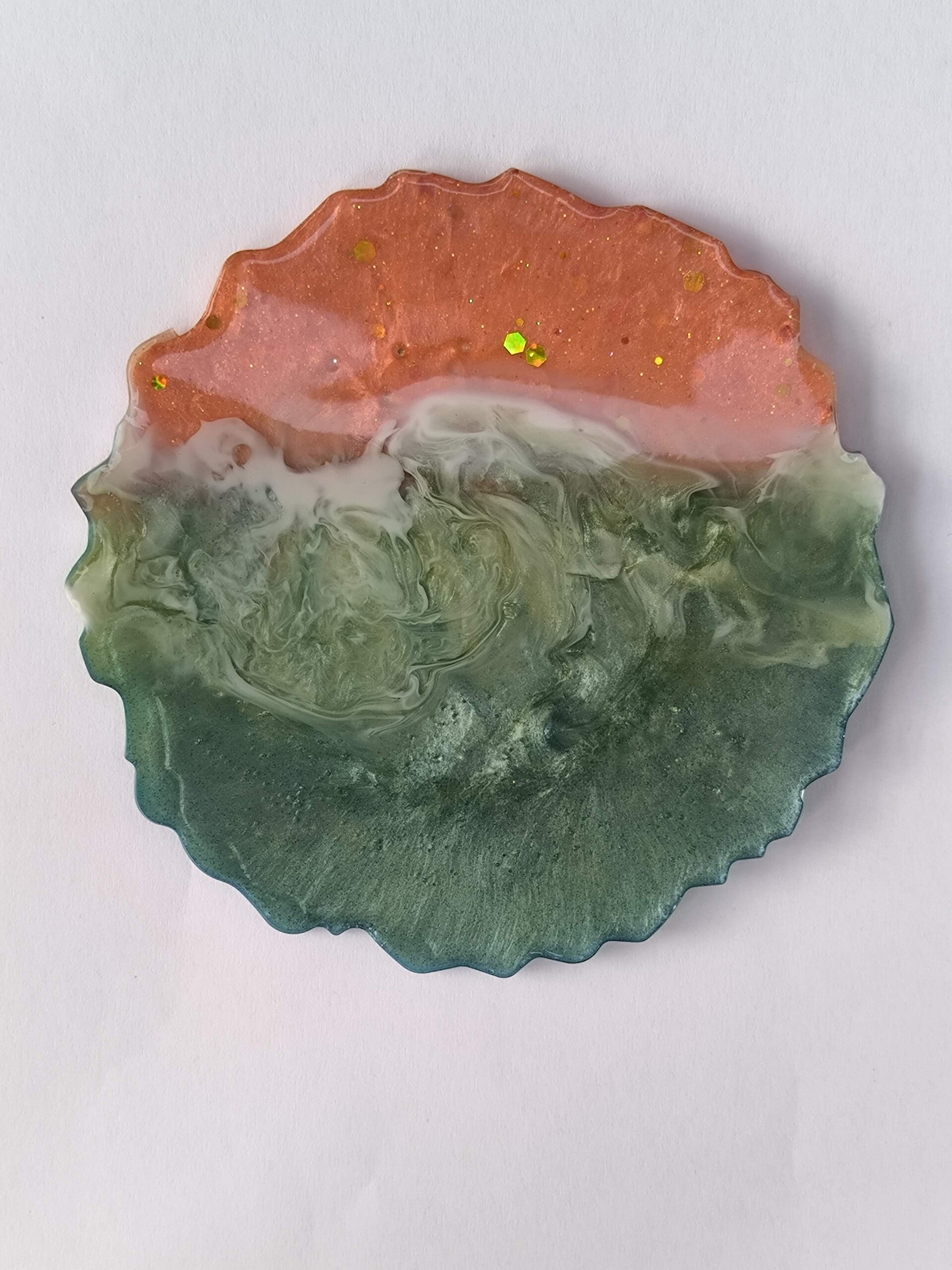 Resin Untersetzer „Meeresrauschen“ – Kupfer & Ocean-Grün