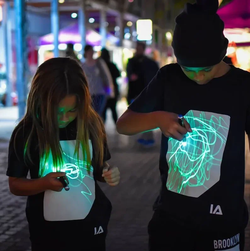 T-shirt à dessin lumineux pour enfants