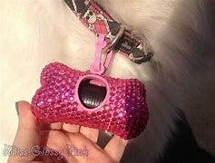 Os à excréments de chien en strass