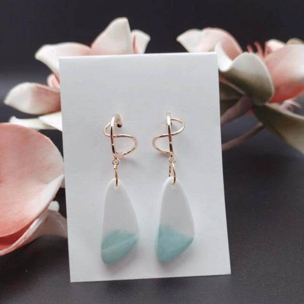 Boucles d'oreilles pendantes Porcelaine Résine bleu blanc Plaqué or 18 K