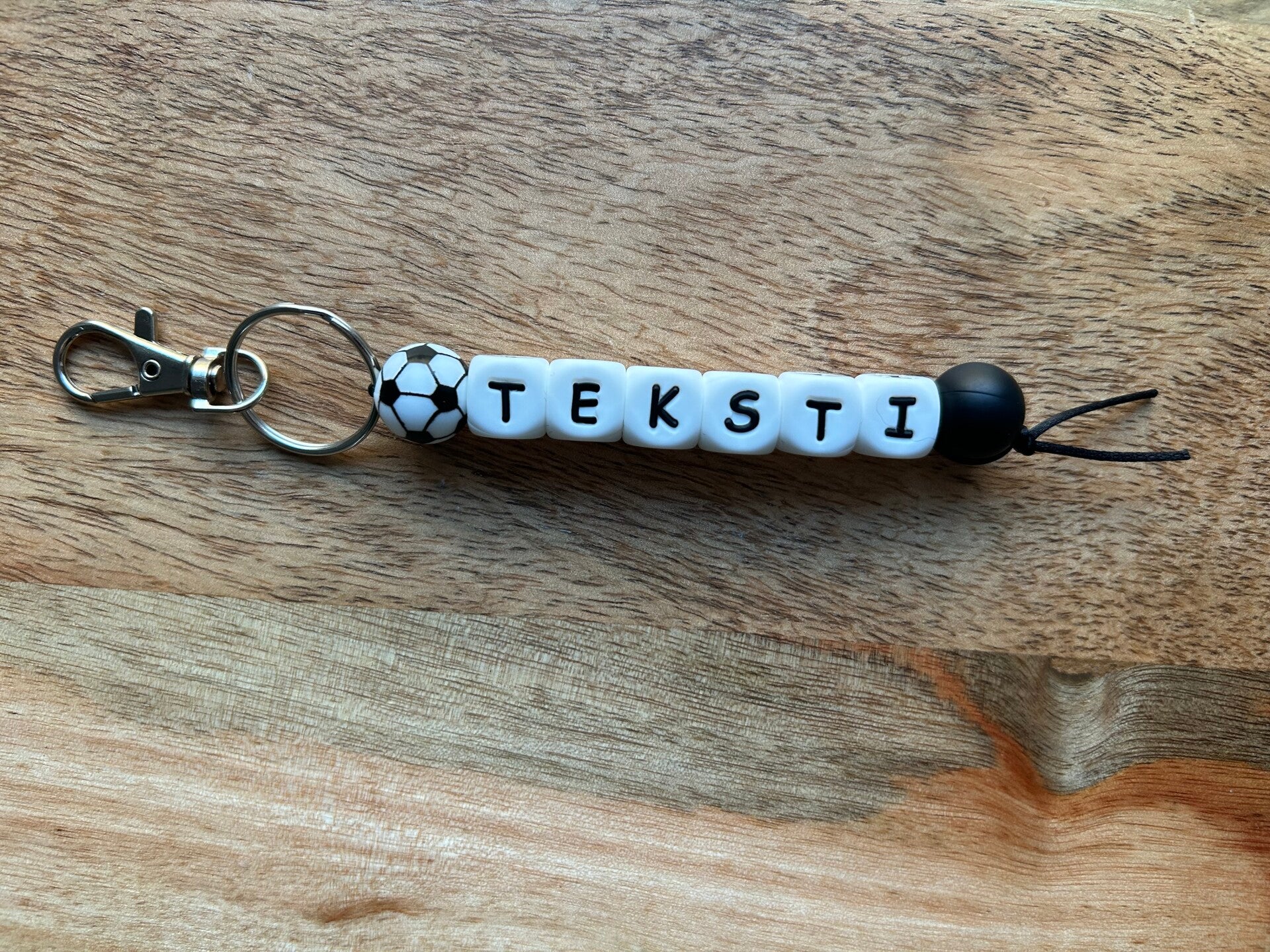 Avaimenperä tekstillä, jalkapallo