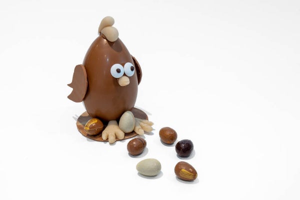 Paaskip met 7 kleine gevulde eitjes.