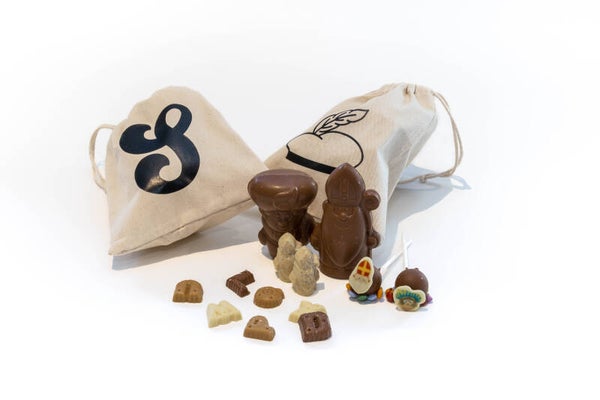 Gevuld Sint zakje met letter van je naam of pietenmuts