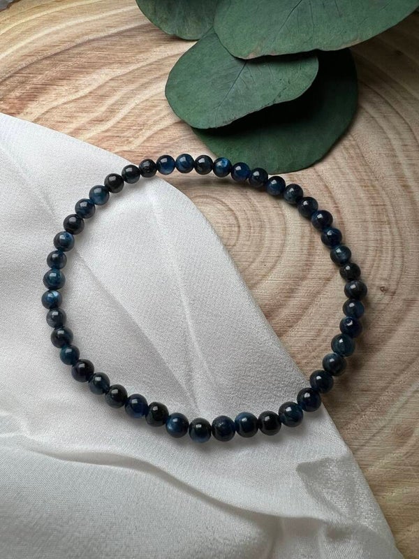 Dunkelblauer Kyanit · 4 mm