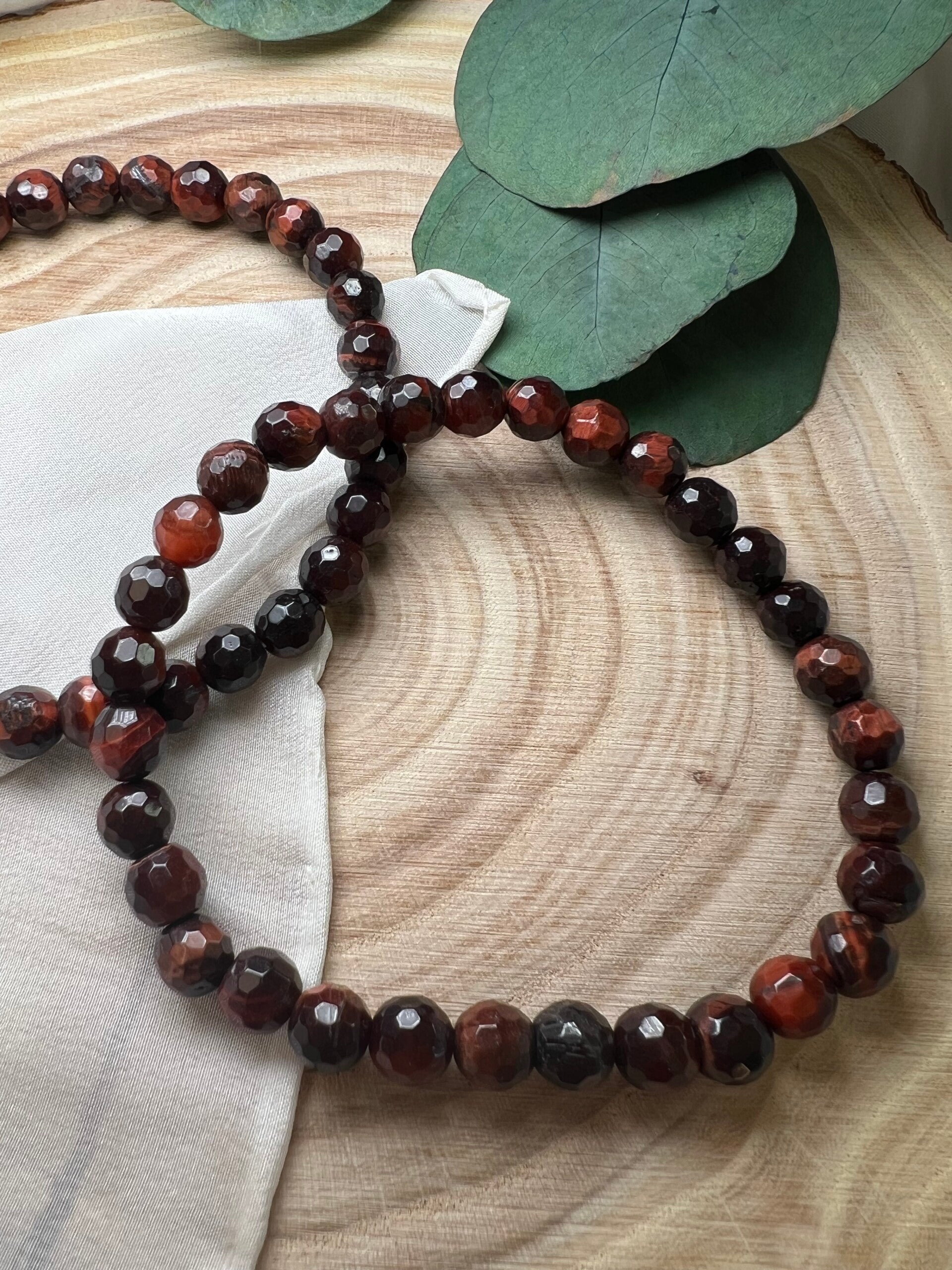 Rotes Katzenauge-Armband · 6 mm Fac.