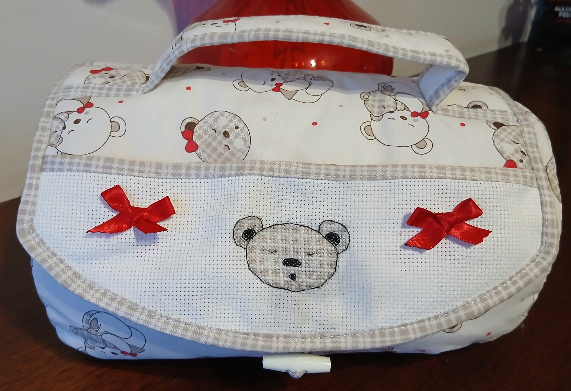 TROUSSE DE TOILETTE/VANITY BRODÉE OURSON