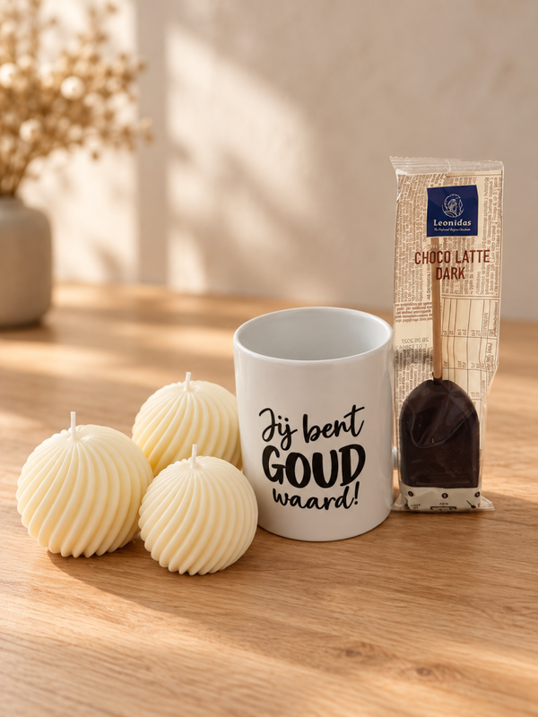 Cadeauset Jij bent goud waard – mok, 3 kaarsen en chocolade