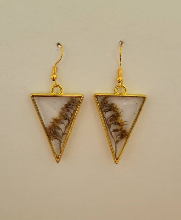 Triangle couleur or avec petites fleurs