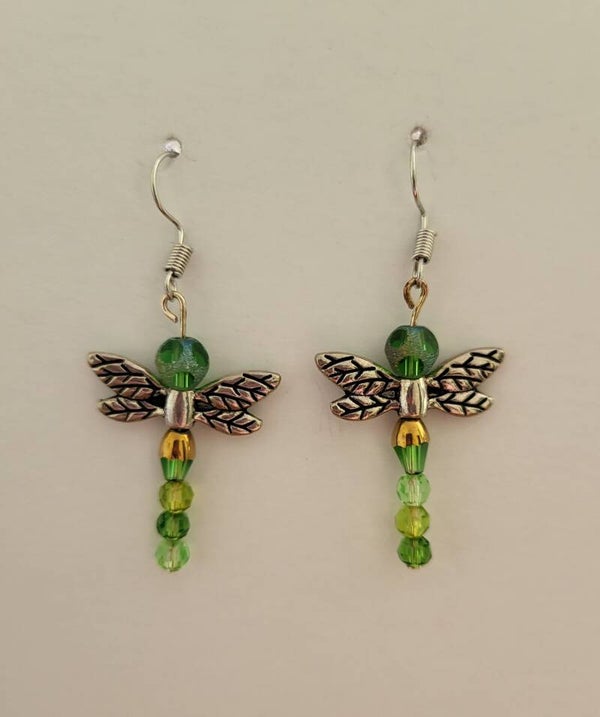 Libellule verte et argent