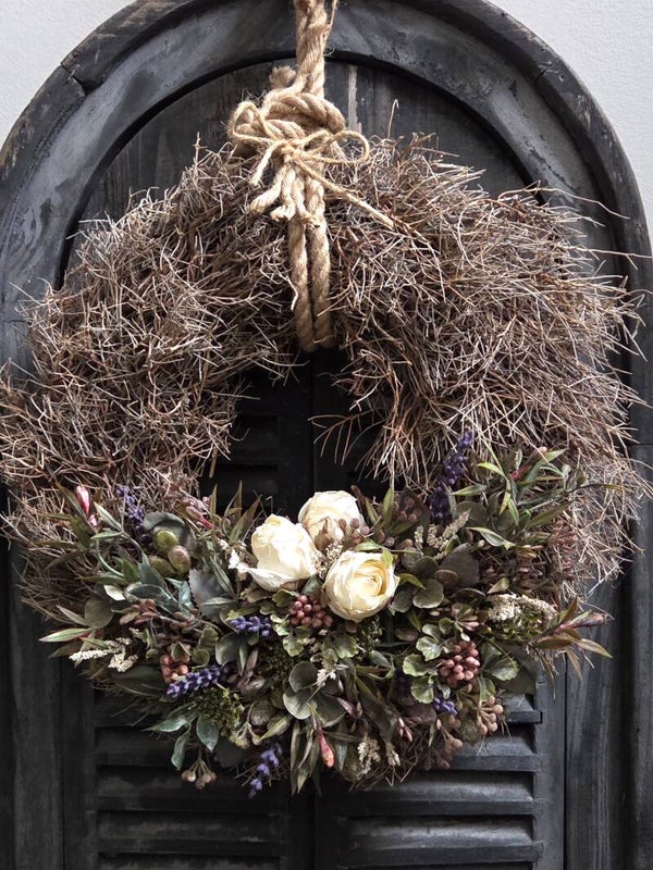 Zachtkleurige voorjaarskrans