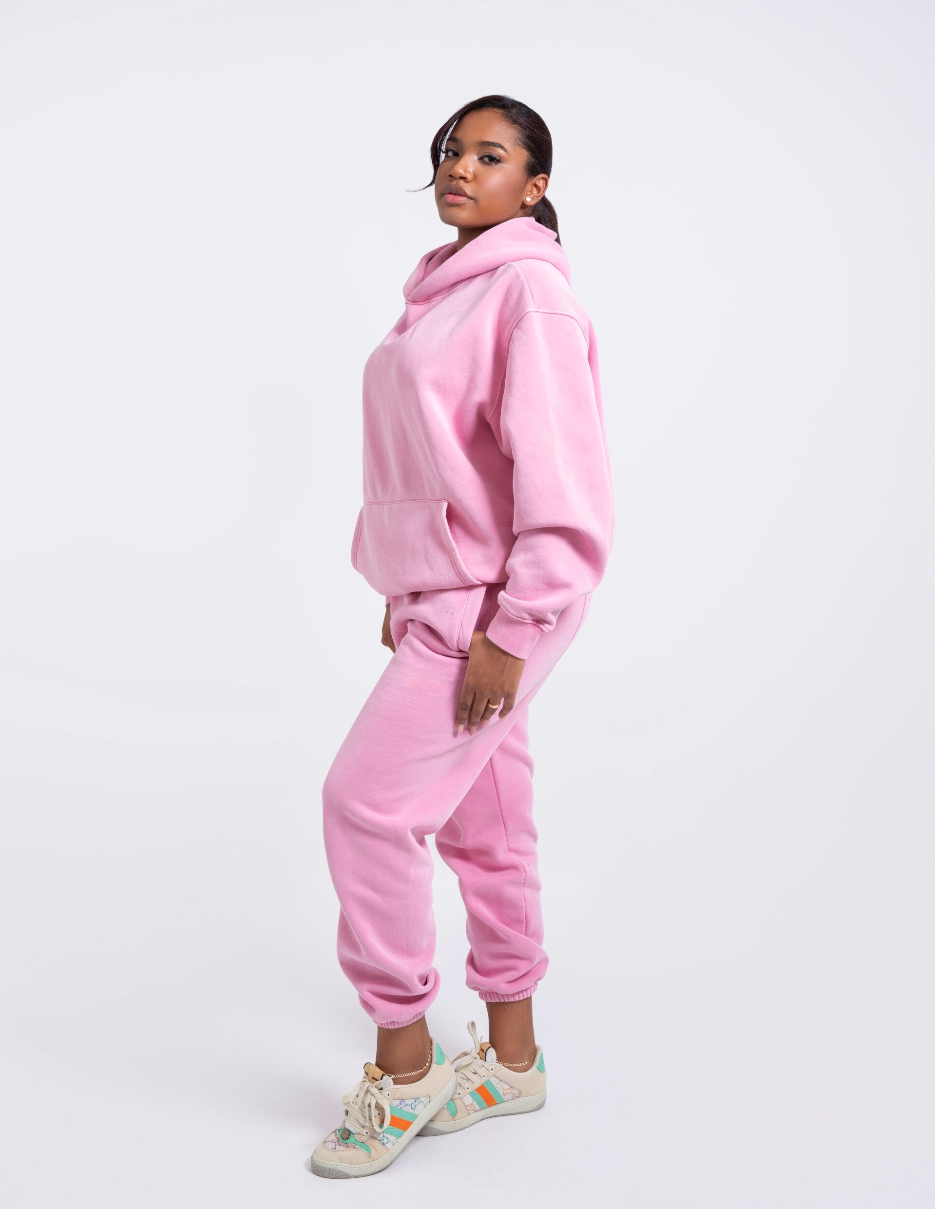 COMFY SET CON CAPUCHA