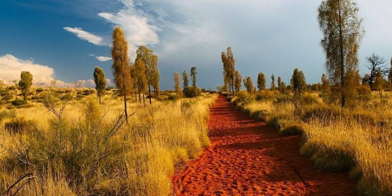 sentieri sterrati antichi terra rossa in australia