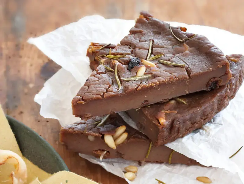 dolci con farina di castagne: il castagnaccio