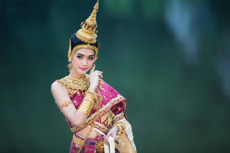 i colori degli abiti tradizionali thailandesi