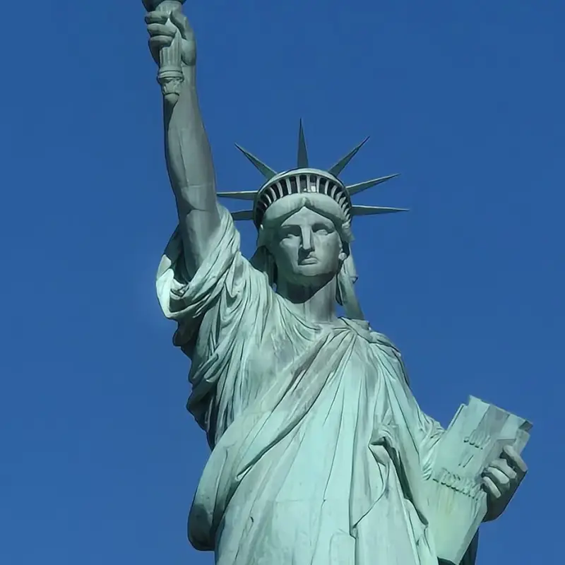 la statua più iconica: quella della libertà di new york