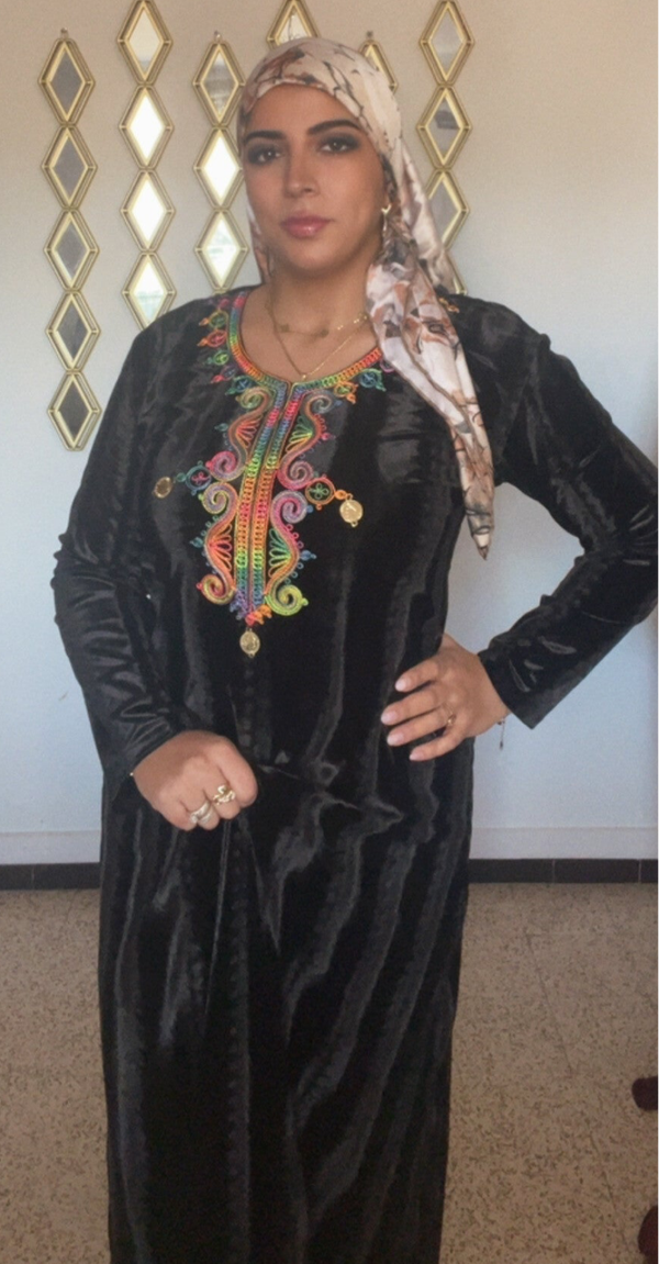 Robe velours noir brodé
