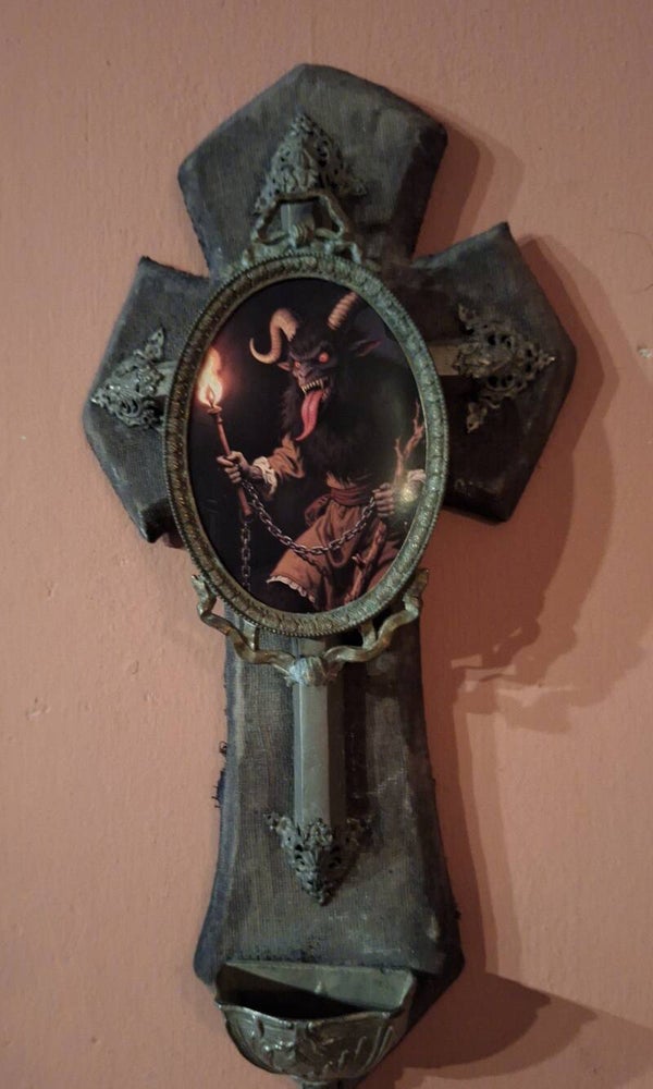Krampus aan kruis