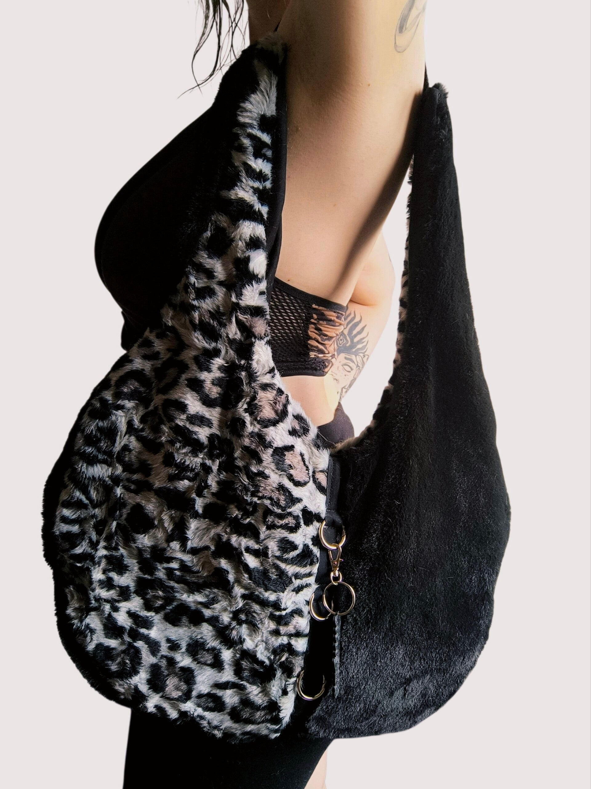 Fluffy bag Leo Black