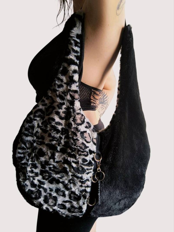 Fluffy bag Leo Black