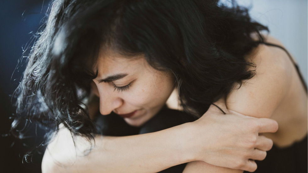 Wer um eine beendete Freundschaft trauert, fühlt sich, als ob er Liebeskummer hat. (Foto: Engin Akyurt/Pexels)