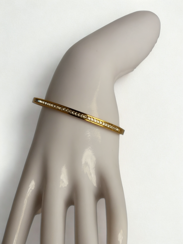 Armband goudkleurig met steentjes