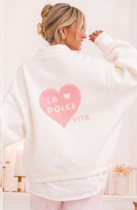 Dolcea sweater – witte oversized dames sweater met print “la dolce vita”